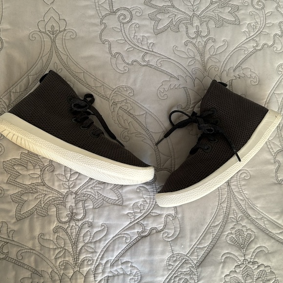 Allbirds Low Top Sneakers - Picture 2 of 9